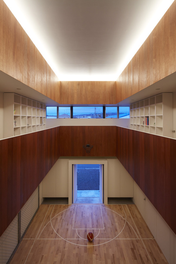 家の中にバスケットコート？　家族の夢が実現したマイホームに潜入取材