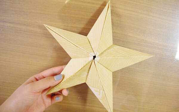 いつものクリスマスツリーが華麗に変身！　折り紙で作る立体星オーナメント