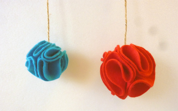 切りっぱなしでOKだからラクチン！　フェルトで作る簡単ポンポンオーナメント