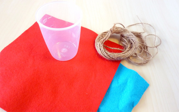 切りっぱなしでOKだからラクチン！　フェルトで作る簡単ポンポンオーナメント