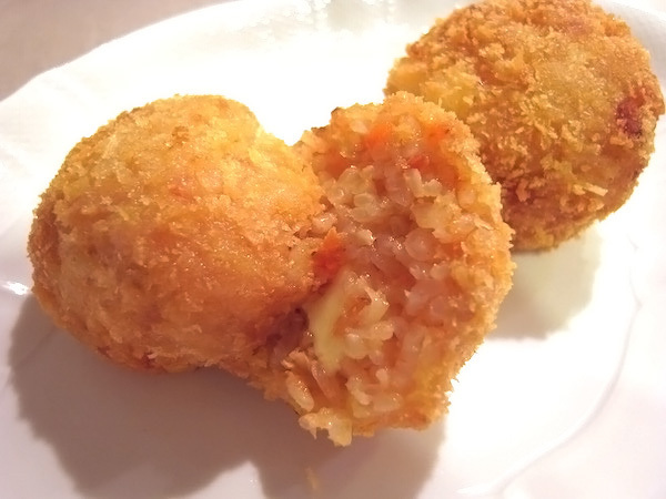 残ったごはんが変身！　お弁当にもOKな簡単ケチャップライスコロッケ