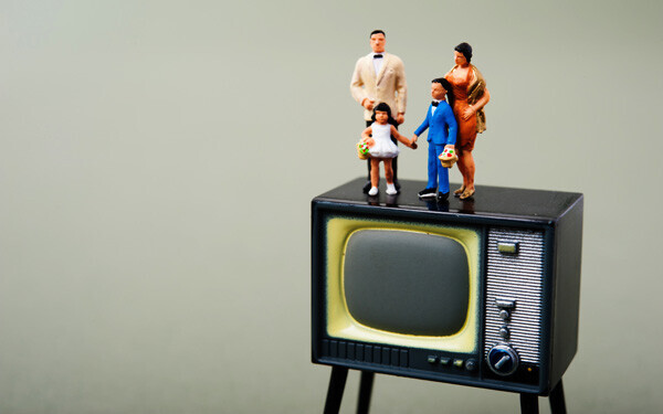 多くの人が毎日の生活に必要な情報をテレビを通じて受け取っている現代、テレビは子どもにどんな影響を与える可能性があるのでしょうか