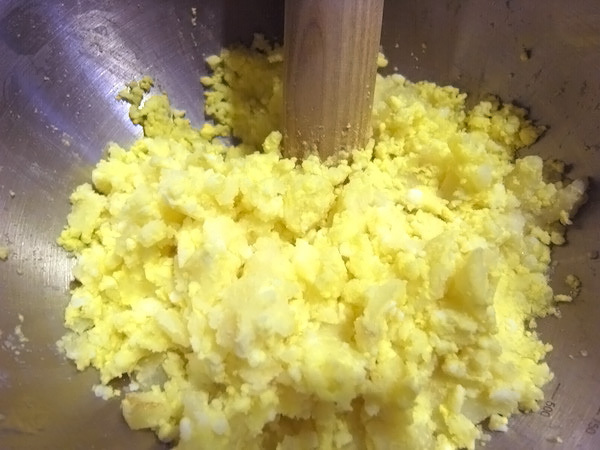 子どもと一緒に飾りつけ！　クリスマスツリー風ポテトサラダ