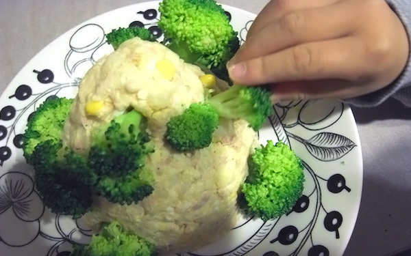 子どもと一緒に飾りつけ！　クリスマスツリー風ポテトサラダ