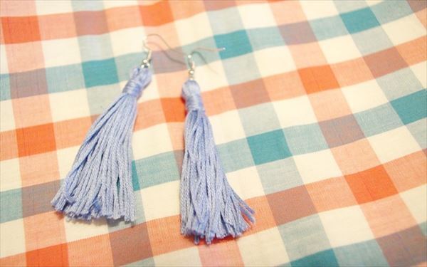 材料費100円？　10分で作れるゆれるタッセルピアスを刺繍糸で手作りしてみた！