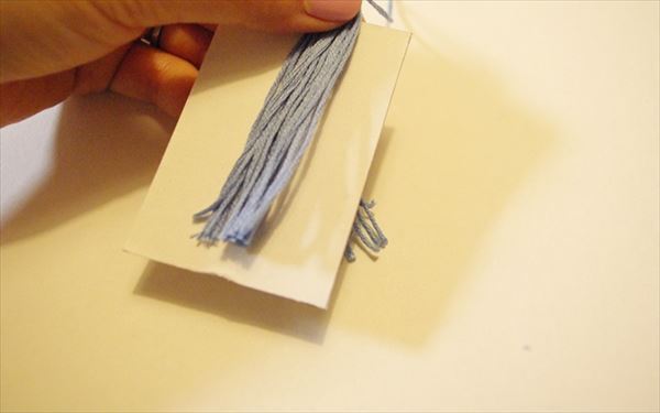 材料費100円？　10分で作れるゆれるタッセルピアスを刺繍糸で手作りしてみた！