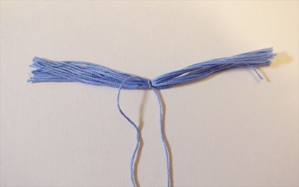 材料費100円？　10分で作れるゆれるタッセルピアスを刺繍糸で手作りしてみた！