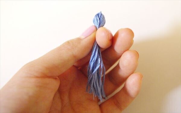 材料費100円？　10分で作れるゆれるタッセルピアスを刺繍糸で手作りしてみた！