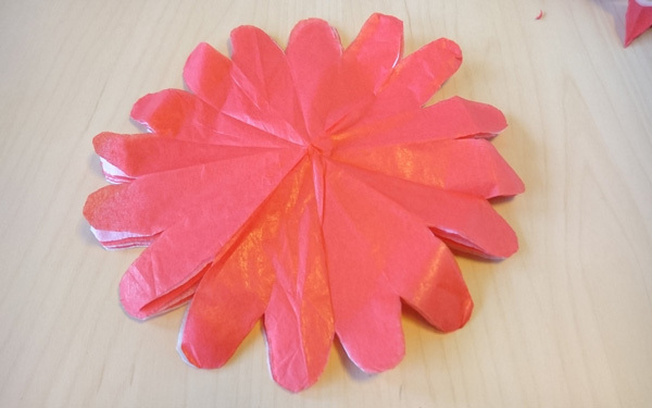 ひと手間でワンランク上のお花ができる！　卒園・卒業・入学シーズンにおすすめのお花紙の使い方