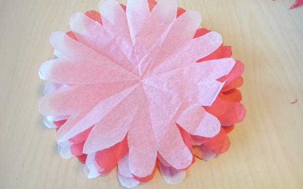 ひと手間でワンランク上のお花ができる！　卒園・卒業・入学シーズンにおすすめのお花紙の使い方