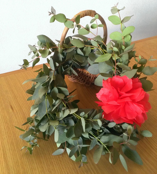 ひと手間でワンランク上のお花ができる！　卒園・卒業・入学シーズンにおすすめのお花紙の使い方