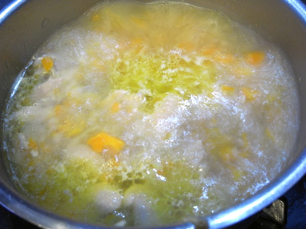 甘口は旨味でカバー、大人も子どもも喜ぶ安心安全カレー