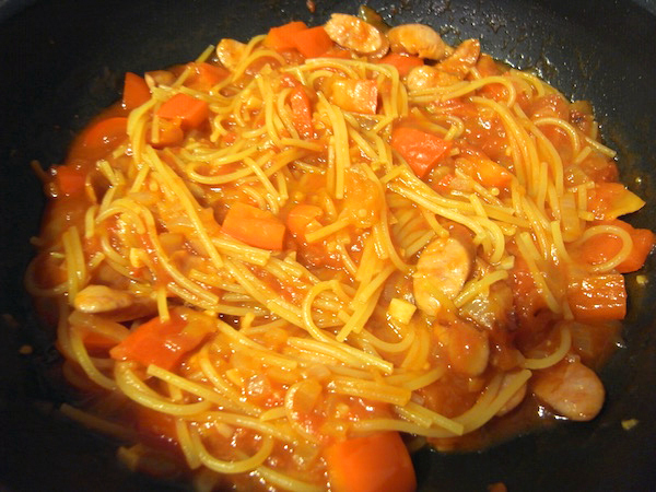 フライパン1つで完結！　簡単パエリア風パスタ