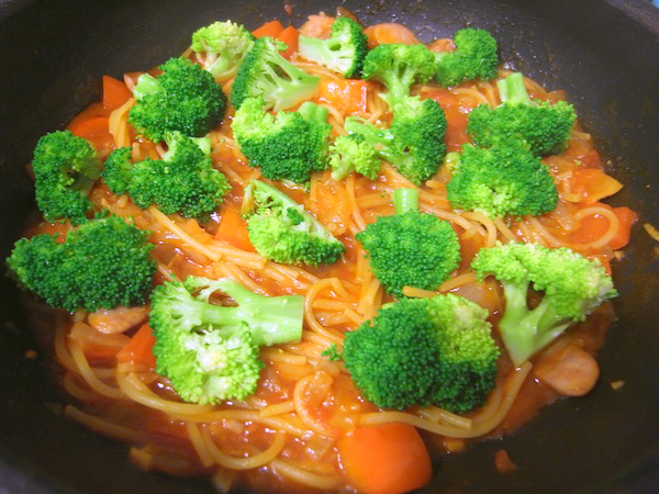 フライパン1つで完結！　簡単パエリア風パスタ