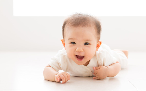 腹ばいにしてあげることで赤ちゃんの発育が早まる!?（後編）