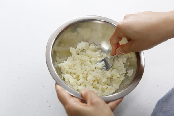 コーンと枝豆で子どもウケ抜群！　おつまみにもなる「ポンデケージョ」のつくり方