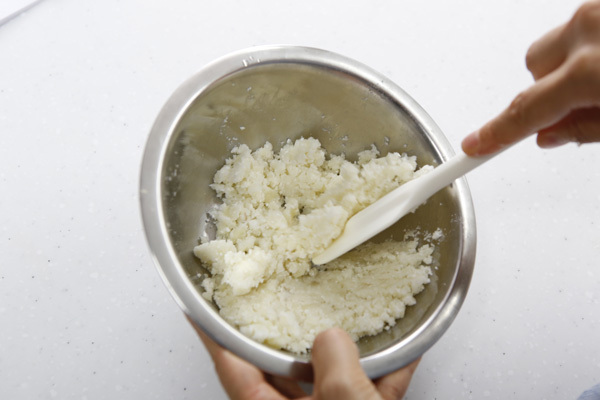 コーンと枝豆で子どもウケ抜群！　おつまみにもなる「ポンデケージョ」のつくり方