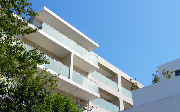 赤ちゃんの生育のためには、低層階に住むほうがいい？（前編）