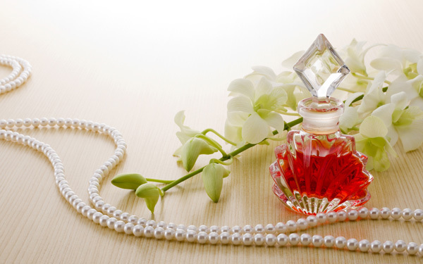 アロマを持ち歩きできる便利なアイテム。外出先でもアロマを楽しむ！