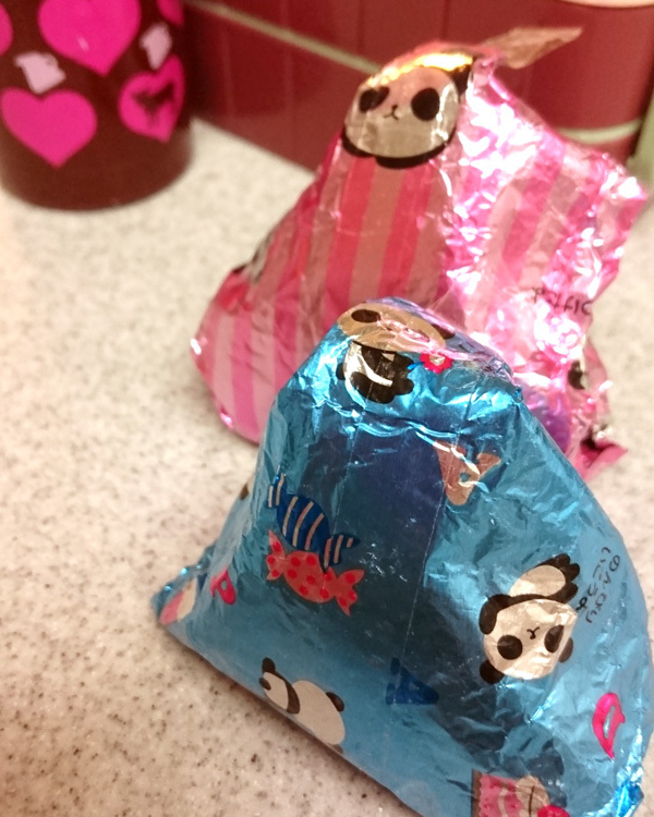 おにぎりの海苔をパリパリにする包み方。アルミホイルを使った包み方