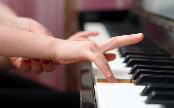 大手と個人ではこんな違いが！　ピアノを習わせるならどっちがいい？