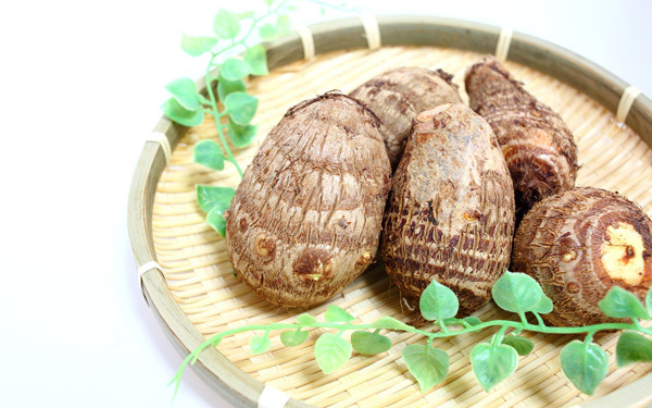 小さな子どもも食べやすい！ ほくほく里いもとツナの炊きこみごはん