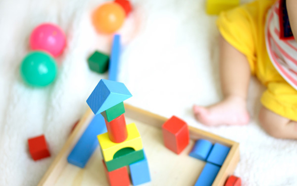 目と耳をリンクさせるためのトレーニングは、おすわりできた頃から始めよう！（後編）