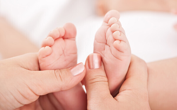 赤ちゃんの足裏への刺激は 将来の美脚につながる 前編 ウーマンエキサイト 1 2