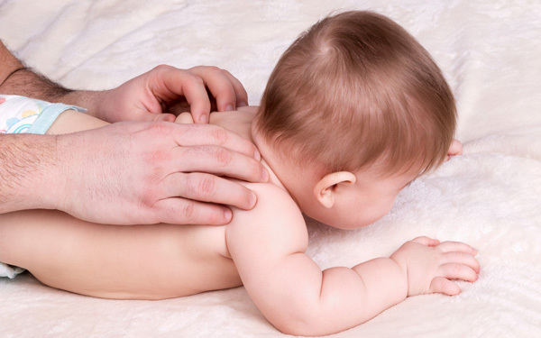 背中の筋肉を鍛えて、姿勢の良い子どもに育てよう