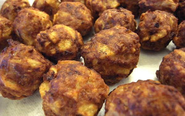 レンコンの歯ごたえがおいしい！　お弁当にも役立つレンコンミートボール