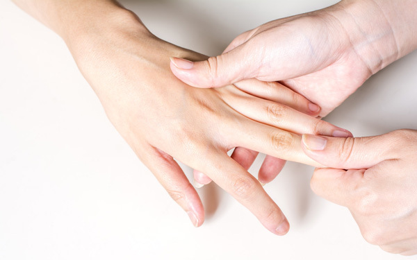 絆を深める最高のコミュニケーションツール「アロマハンドトリートメント」