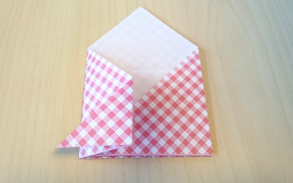 折り紙で贈り物に簡単一工夫！お手紙の封筒やおままごとにも