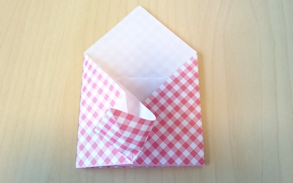 折り紙で贈り物に簡単一工夫！お手紙の封筒やおままごとにも