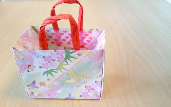 折り紙で贈り物に簡単一工夫！お手紙の封筒やおままごとにも