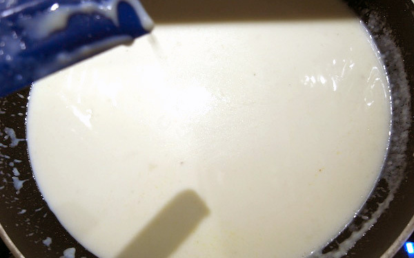 実は簡単！　手作りのホワイトソースを使って簡単ドリア