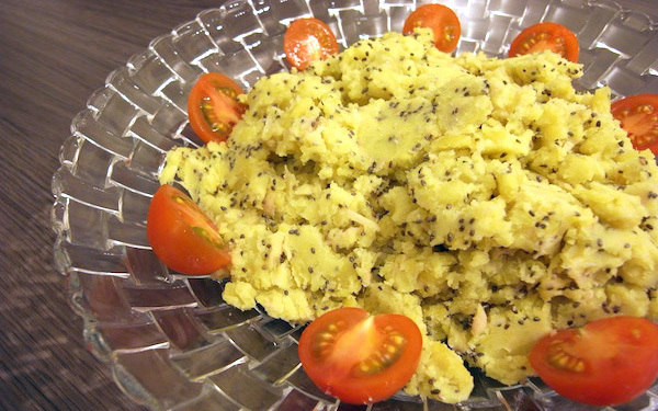 プチプチした食感がおもしろい！　さつまいもとチアシードのサラダ