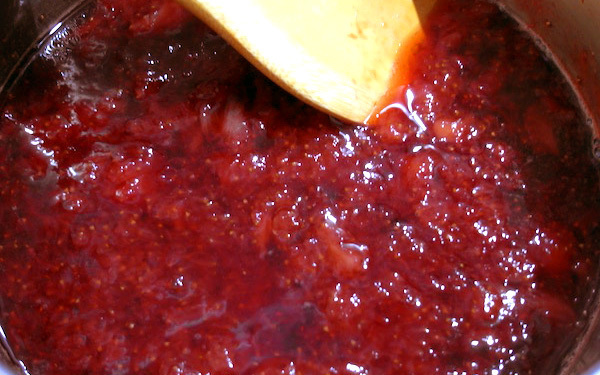 今が旬のイチゴで挑戦　自家製ジャム