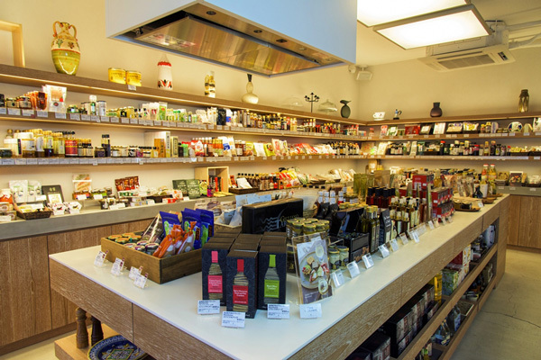 世界各国・日本各地の逸品が集結！ 食のセレクトショップ＆カフェ「MEISTERWERK FOODS元麻布店」
