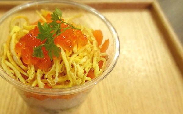 お花見に大活躍！　子ども食べやすい簡単カップちらし寿司