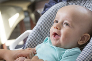 バウンサーは赤ちゃんに必要？ メリットとデメリットから考える