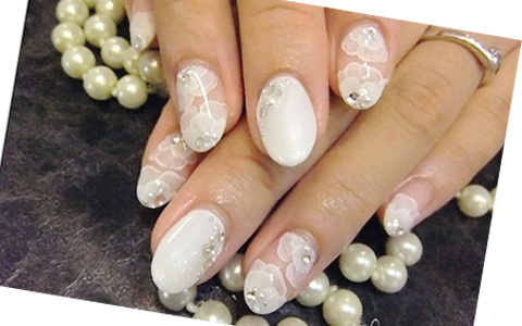 こだわりたい派の新婦におすすめ！姫になれる最新ブライダルネイル