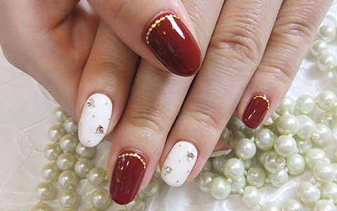 控えめキラキラに、男性の視線が集まる！　モテ女のセクシービジューネイル