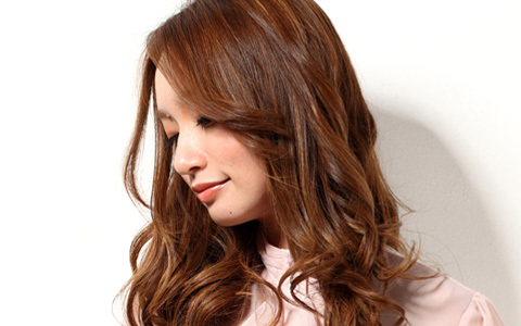 年下男性が思わず夢中に！？“キレイなお姉さん”でいるための大人ヘアとは