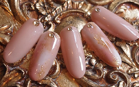 冬のモテのニットからでる、指先に男がキュンと来るってホント？