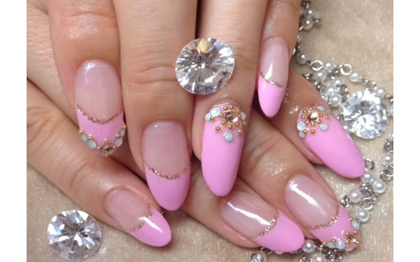 クリスマスまでに彼氏が欲しい女子必見！恋を呼ぶピンクネイル