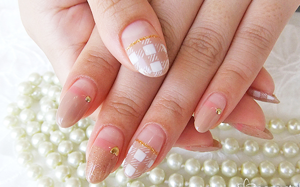 オフィスでも気を抜かない！“手元でモテる”女子の必須ポイント