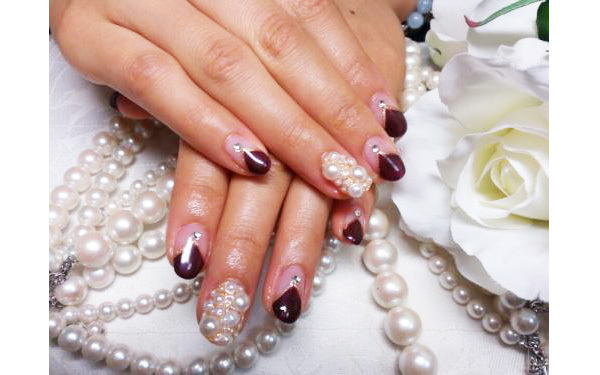 宝石言葉は「純潔」！モテ運を引きつける「パールネイル」とは