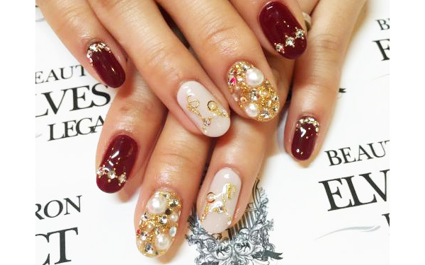 キラキラ＆ゴージャスが可愛すぎ！今流行りの「ビジューネイル」