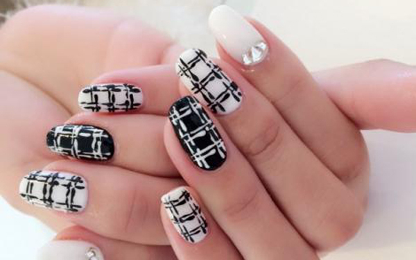 コレをすれば、一歩前進！　デキる女の指先に注目