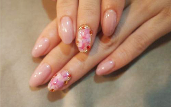 春に注目のネイルは？「ワンカラー＋ワンポイント」が人気急上昇